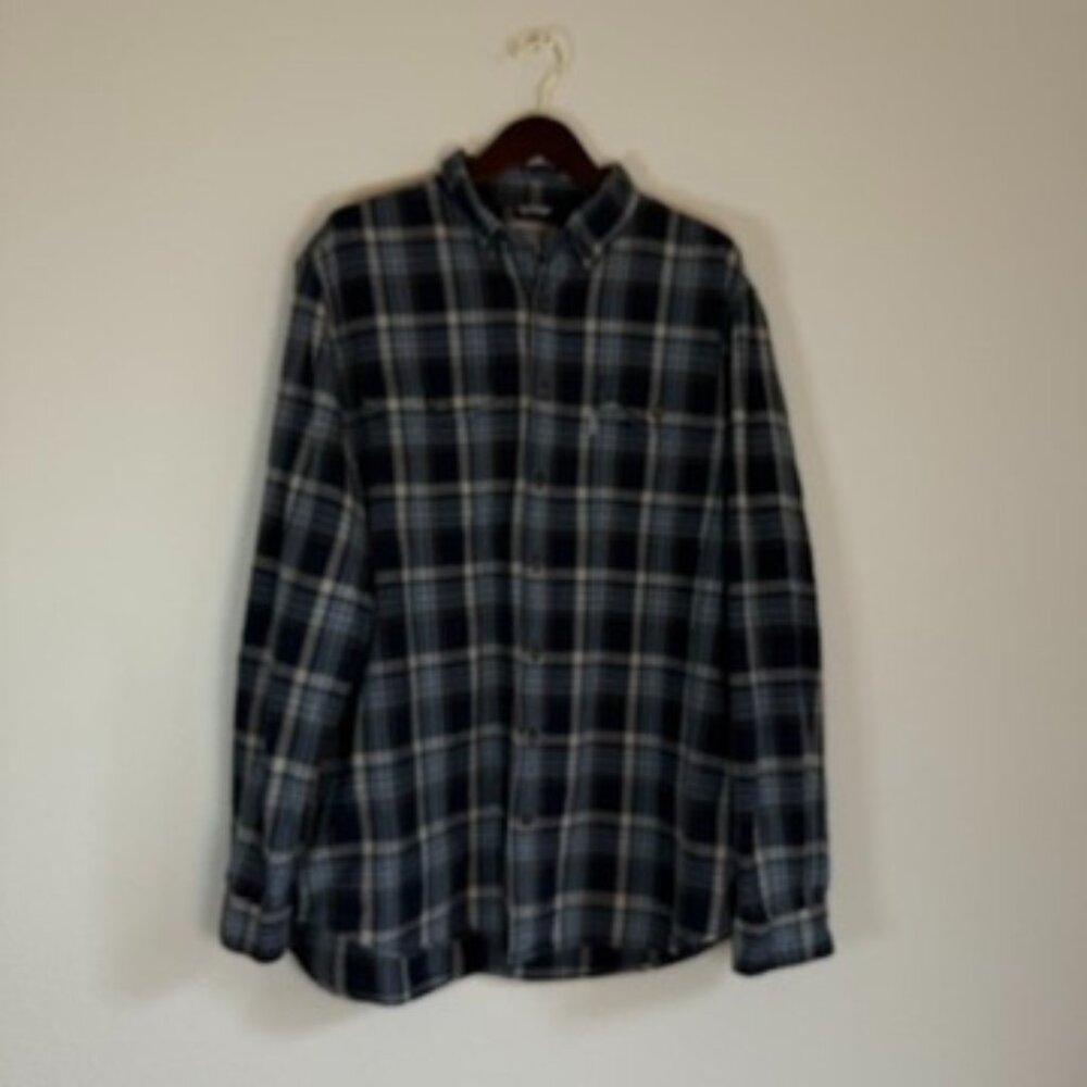 Men's Carhartt Plaid Chambray Navy Blue Button-Down shirt. Size XL Tall.